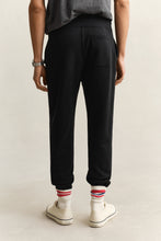 Load image into Gallery viewer, Gant Regular Shield Sweatpant Black