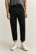 Load image into Gallery viewer, Gant Regular Shield Sweatpant Black