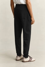 Load image into Gallery viewer, Gant Regular Shield Sweatpant Black