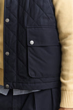 Load image into Gallery viewer, Gant Quilted Gilet Navy