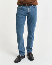 Load image into Gallery viewer, Gant Regular Fit Clean Wash Jeans Mid Blue Vintage