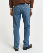 Load image into Gallery viewer, Gant Regular Fit Clean Wash Jeans Mid Blue Vintage
