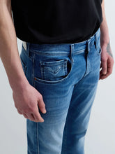 Load image into Gallery viewer, Replay Anbass Hyperflex Matrix Jeans Mid Blue Wash
