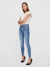 Load image into Gallery viewer, Vero Moda Sophia High Waist Jeans